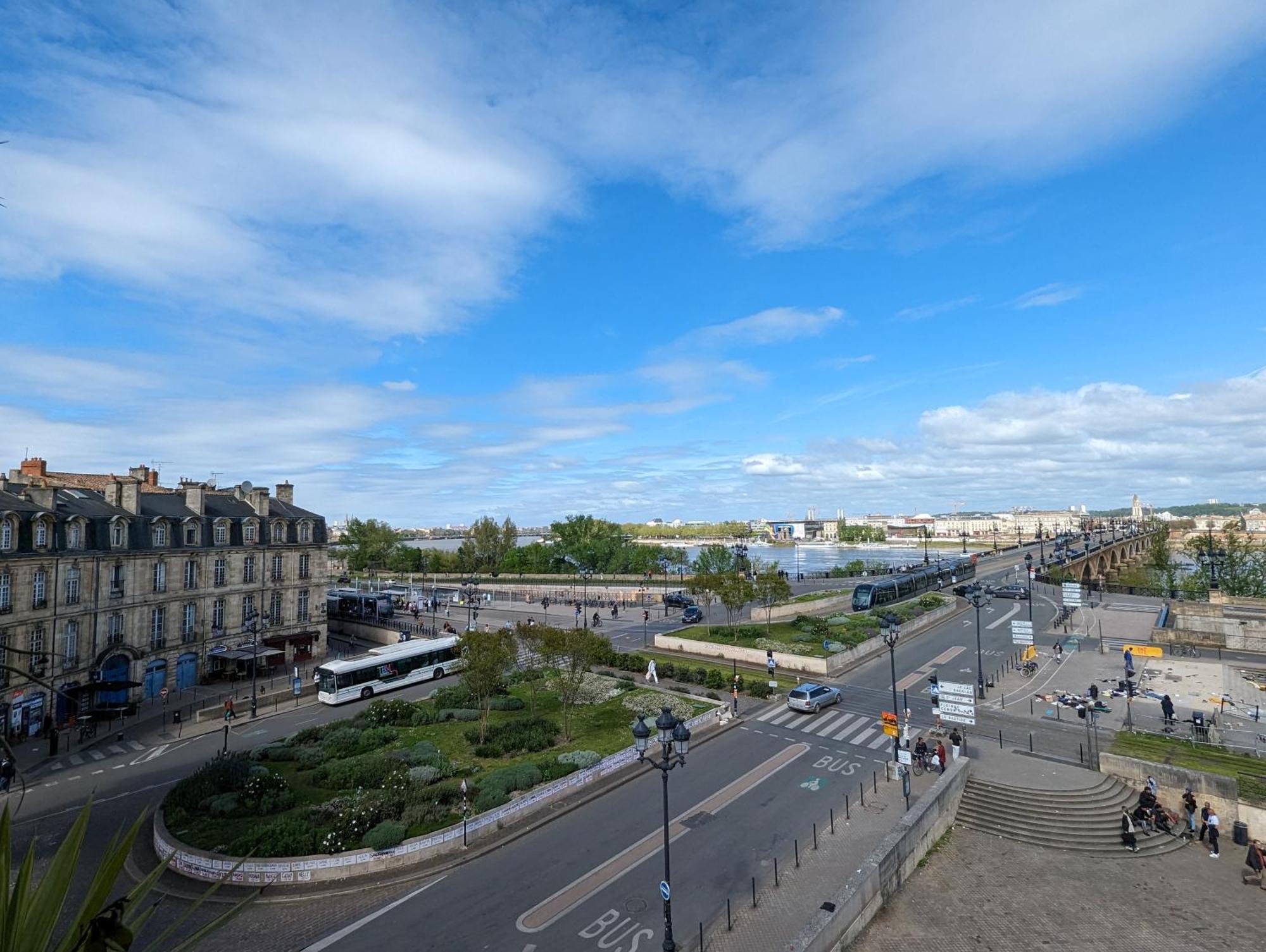 Appartement De Charme Sous Les Toits Avec Vue Sur La Garonne Bordeaux Extérieur photo