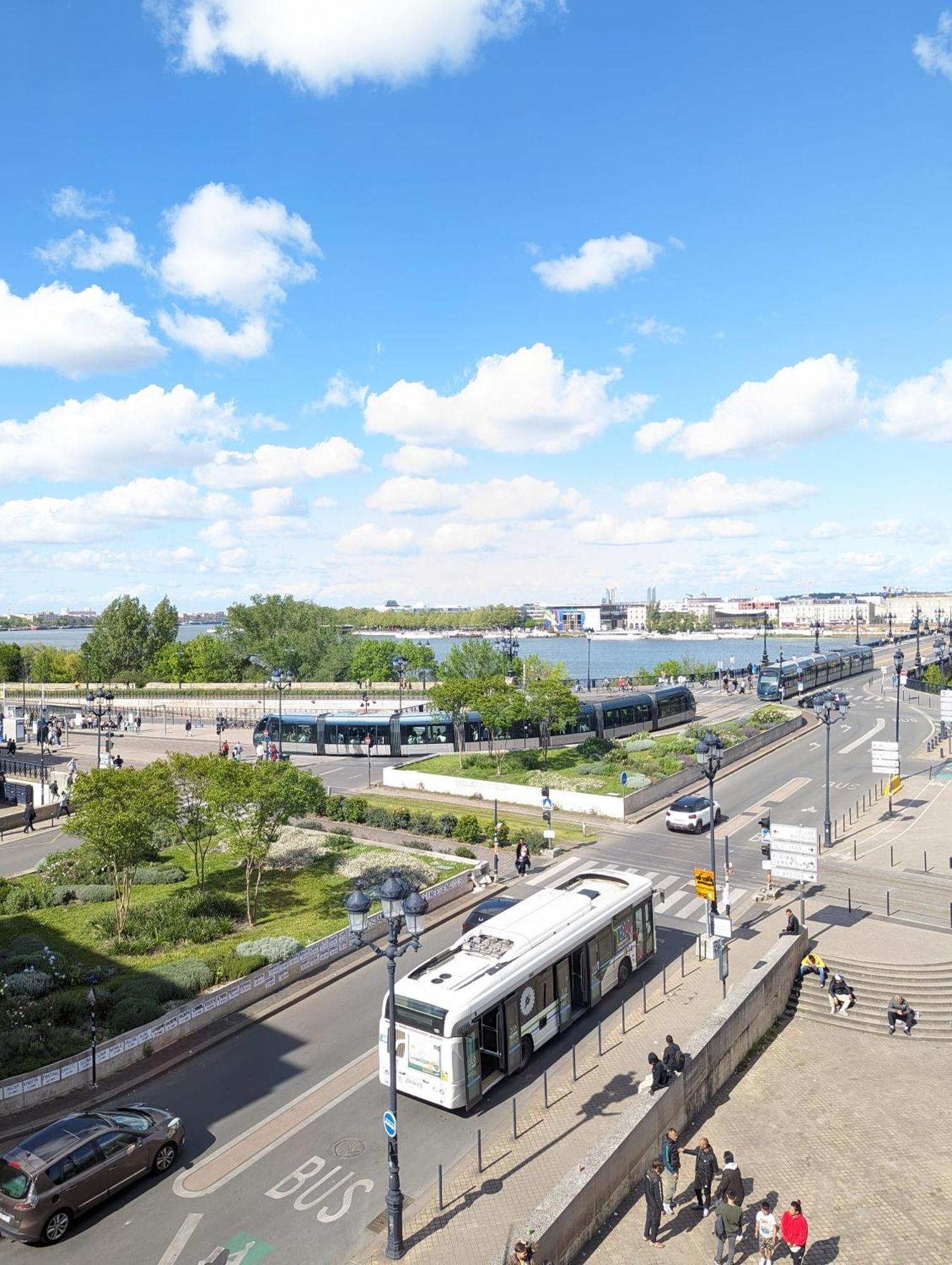 Appartement De Charme Sous Les Toits Avec Vue Sur La Garonne Bordeaux Extérieur photo