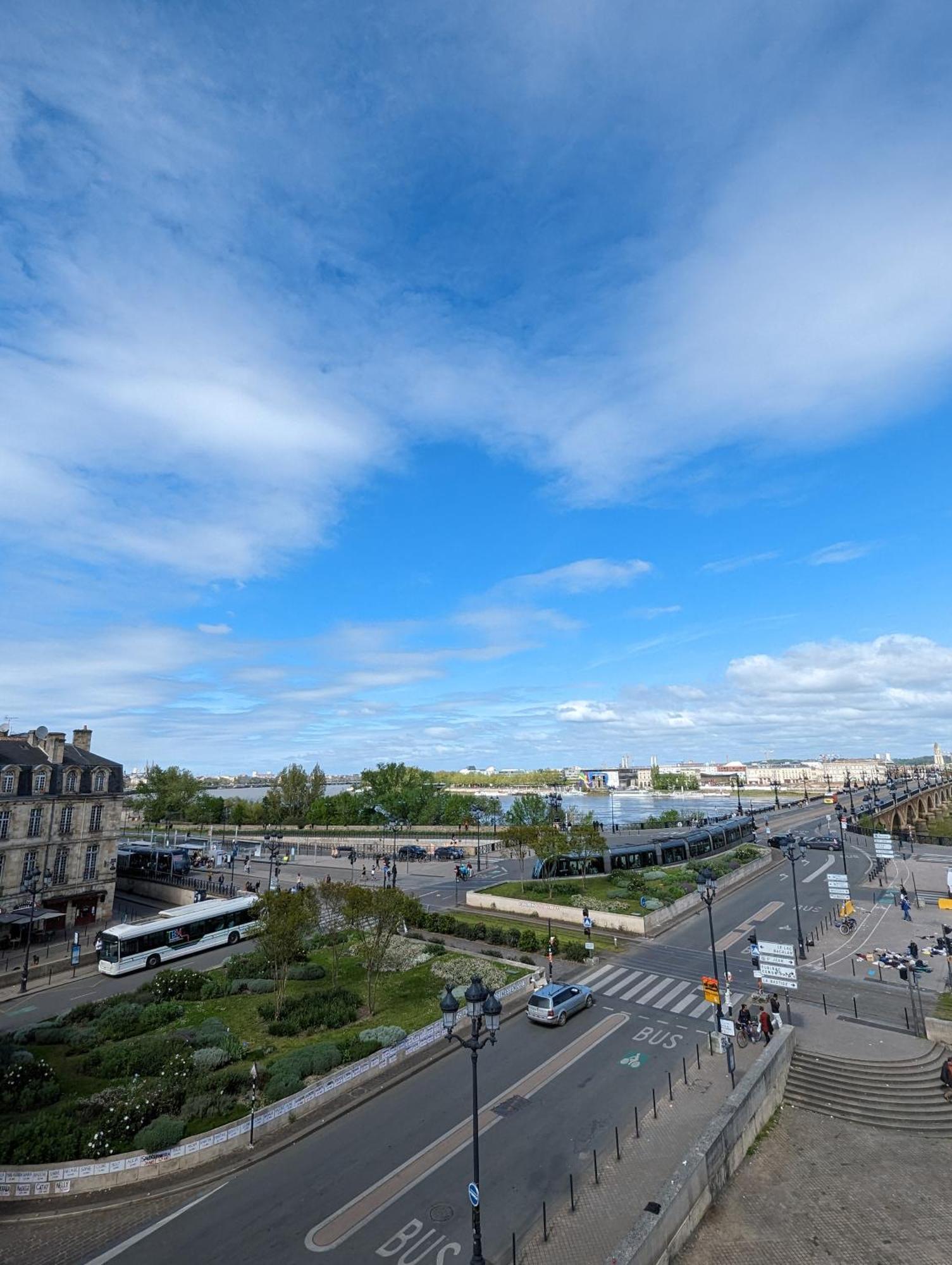 Appartement De Charme Sous Les Toits Avec Vue Sur La Garonne Bordeaux Extérieur photo